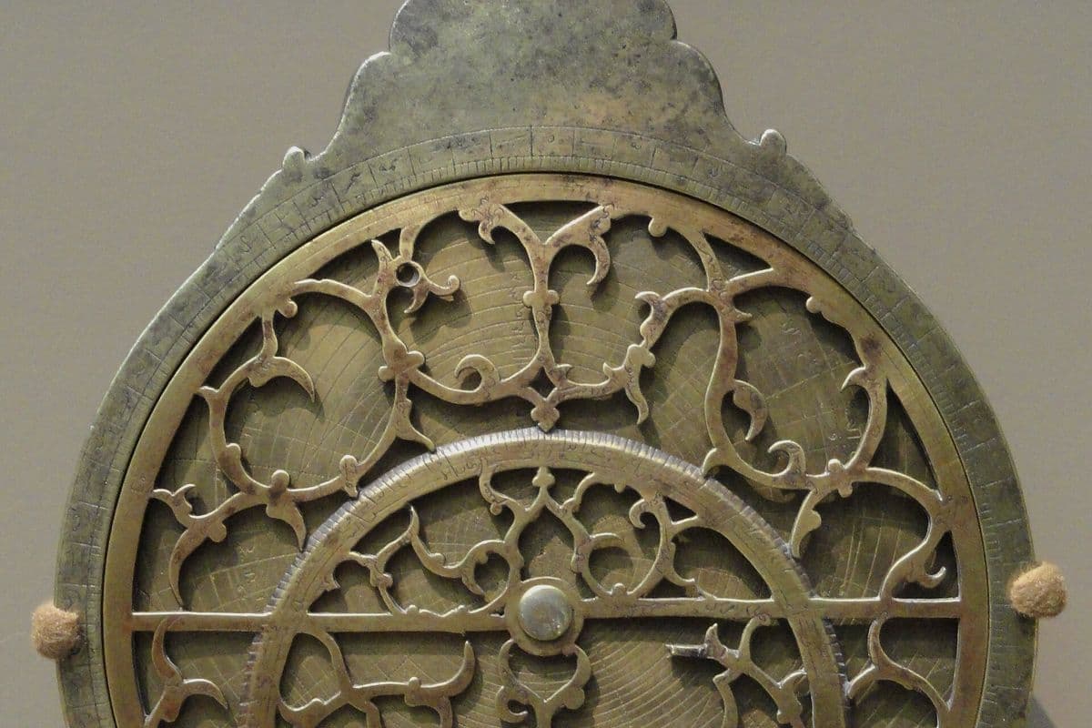 Indo-Persian brass astrolabe, c. 1601 (Art Institute of Chicago)